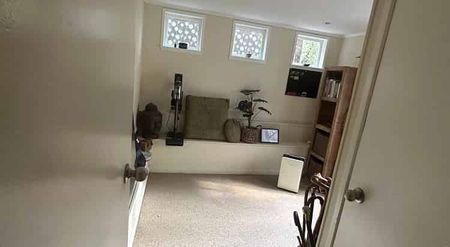 Quite quirky 2 bedrooms flat nestled in the - Photo 2