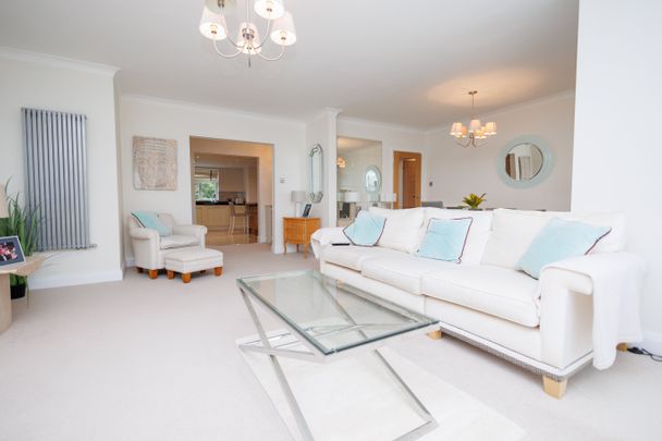 2 bed flat to rent in Brudenell Road, Poole, BH13 - Photo 1