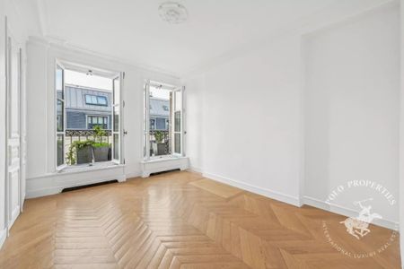 Etage élevé avec balcon et vue Tour Eiffel- Matignon - Photo 5