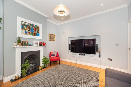 5 Bed Terraced House, Chatsworth Avenue, SW20 - Photo 2
