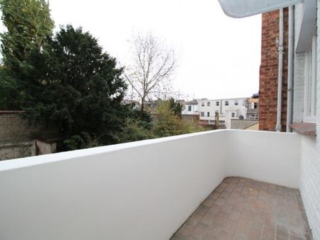 Place Flagey - Appartement 2 Ch de +/- 75 m² + Terrasse - Ixelles - Photo 3