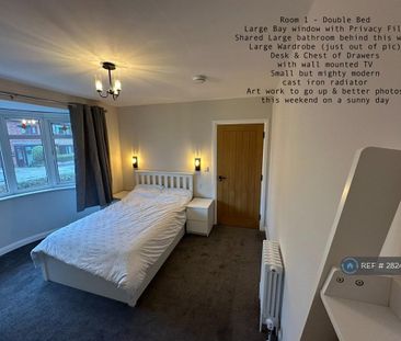 1 bedroom in a house share to rent - Photo 2