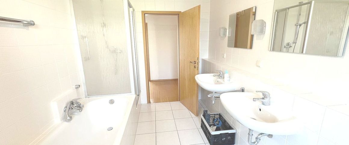 Trier-Tarforst-Lichtdurchflutete 3-Zimmer-Erdgeschoss-Wohnung mit Balkon, Keller und Tiefgaragenstellplatz - Photo 1