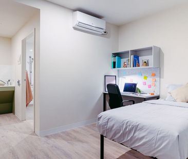 A large studio apartment equipped with a separate bathroom and kitc... - Photo 1