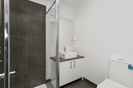 Spacious 3-Bedroom Home with Modern Amenities - Photo 5