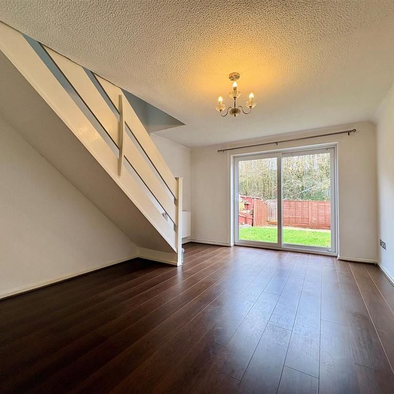 2 bedroom end of terrace house to rent - Photo 1