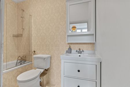 Greencroft Gardens, South Hampstead, London - Photo 3