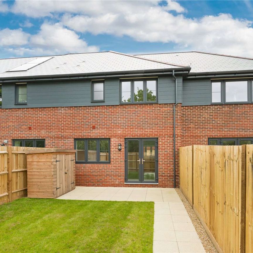 A brand new two bedroom house in a fantastic location, offering space and an exceptional finish throughout, with a private garden. - Photo 1