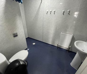 3 bedroom flat to rent - Photo 6