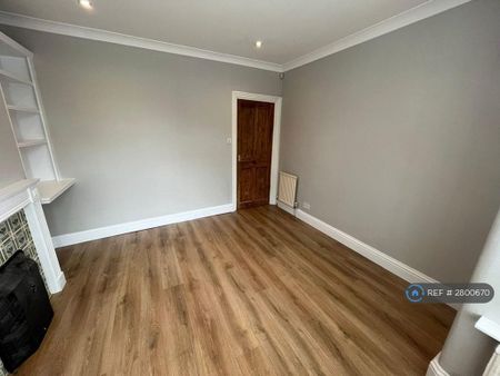 3 bedroom detached house to rent - Photo 3