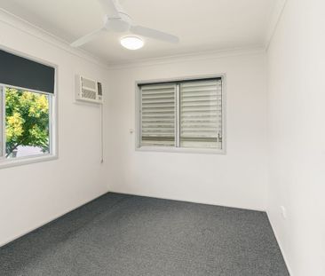 Spacious Two-Storey Family Home with Versatile Living Areas - Photo 1