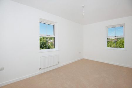 2 bedroom end of terrace house to rent - Photo 4