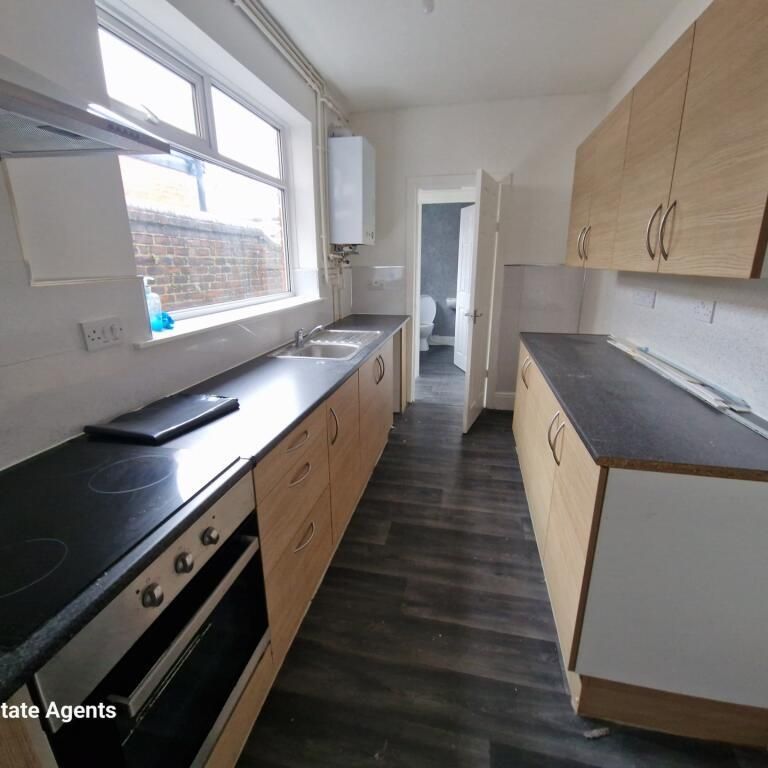 2 bedroom terraced house to rent - Photo 1