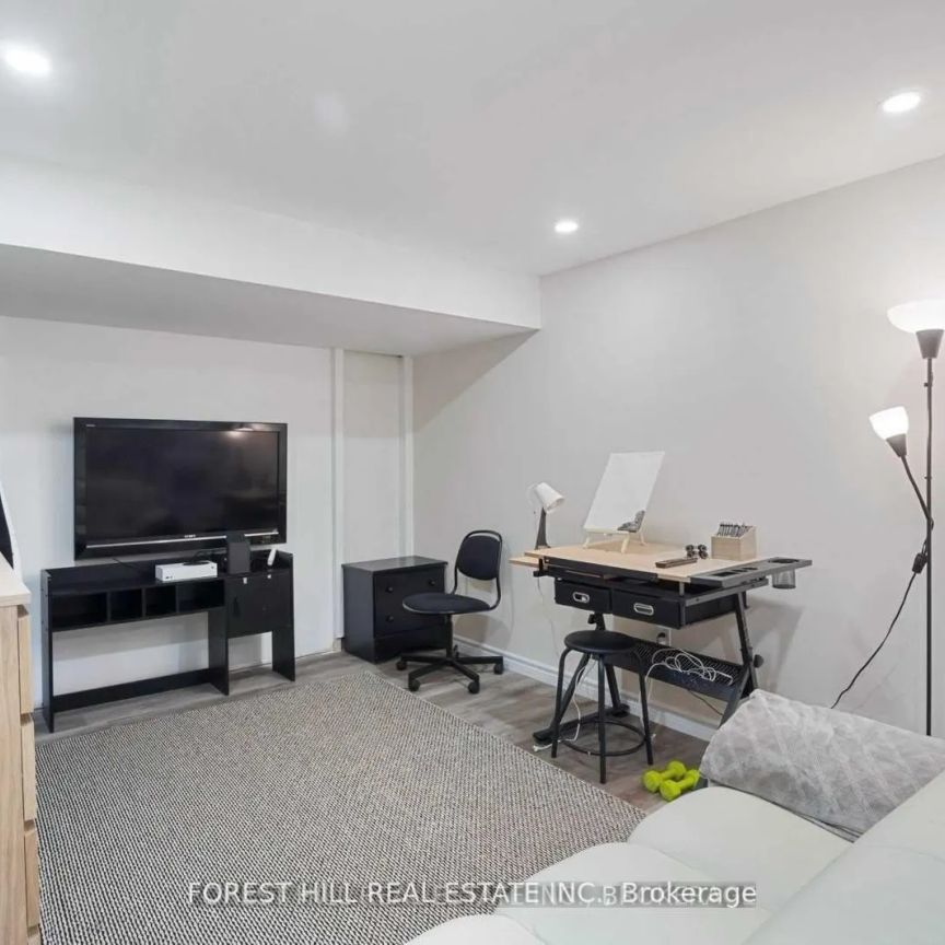 53 NOBLE DRIVE - Photo 1