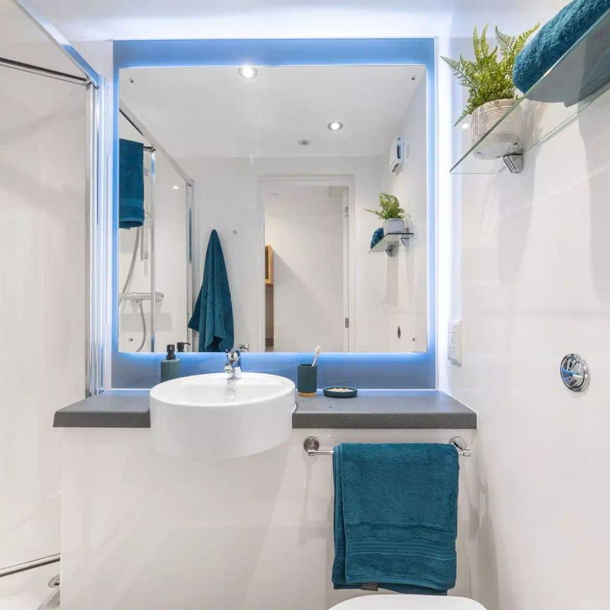 Gold Ensuite - Photo 1