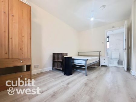 1 bedroom in a house share to rent - Photo 3