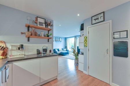 2 bedroom flat to rent - Photo 2