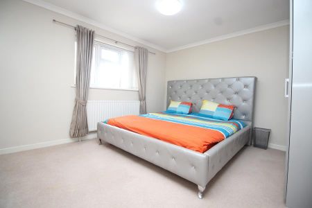 4 bedroom detached house to rent - Photo 4