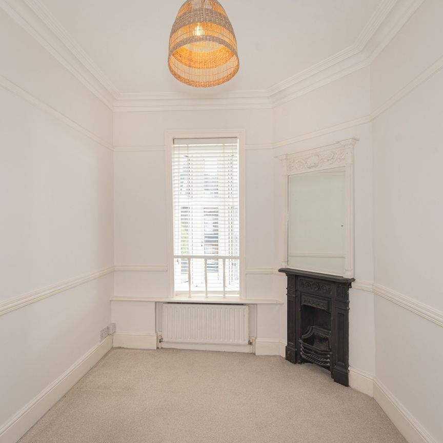 5 Bed Semi-Detached House, Queens Road, SW19 - Photo 1
