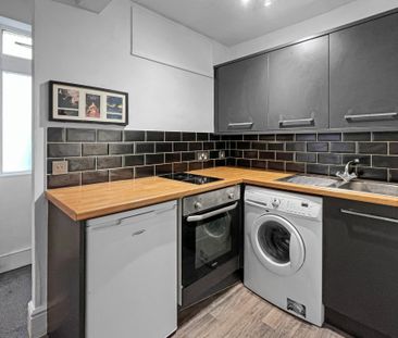 Front Room(Bronte), Flat 4, 55/57 Cathedral Road, Cardiff CF11 9HD - Photo 4