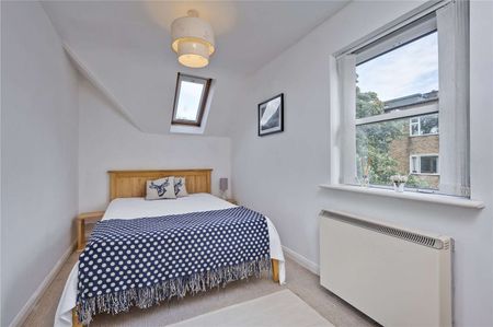 A spacious one bedroom apartment in the centre of town. - Photo 2