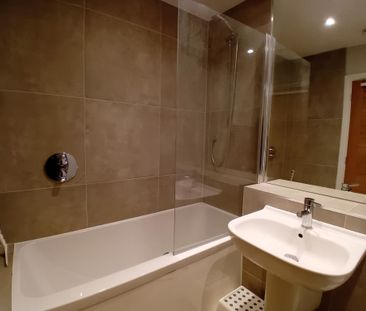 3 bedroom end of terrace house to rent - Photo 4