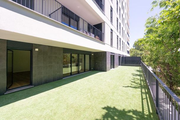 2 room luxury Apartment for rent in Oeiras, Portugal - Photo 1