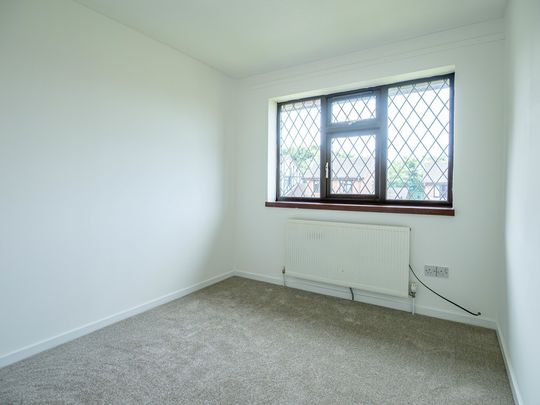 3 bedroom semi-detached to let - Photo 1