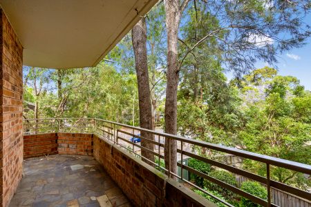 SPACIOUS & FRESHLY RENOVATED APARTMENT IN EXCELLENT LOCATION - Photo 5