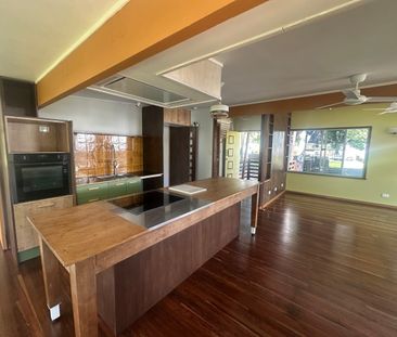 Renovated Coastal Home in Prime Eimeo Location - Photo 6