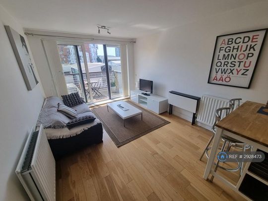 1 bedroom flat to rent - Photo 1
