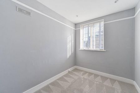 4 bedroom semi-detached house to rent - Photo 5