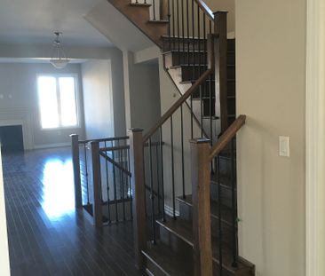 For Lease - 165 Wheat Boom Drive, Oakville, Ontario - Photo 2