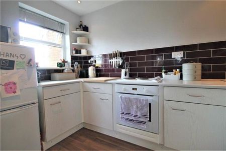 Wingate Court, Aldershot, Hampshire, GU11 - Photo 5