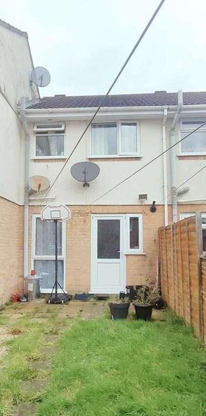 Bubwith Close, Chard, TA20 - Photo 1