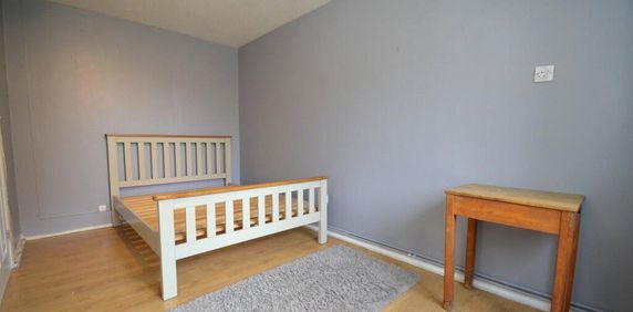 Westland Close, Staines-upon-Thames Westland Close, Staines-upon-Thames - Photo 2