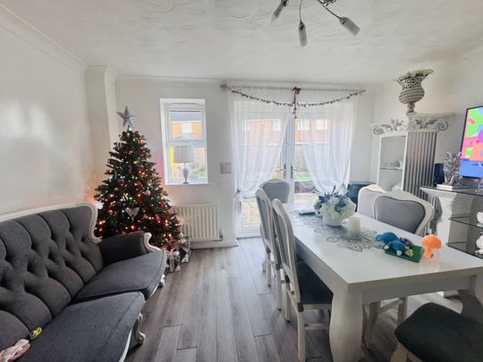 Coldbeck Drive, Bradford, Buttershaw - Photo 1