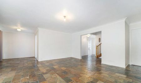 SPACIOUS FAMILY LIVING IN ONE OF GREYSTANES' MOST DESIRABLE STREETS - Photo 3