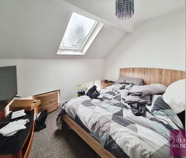 4 bedroom terraced house to rent - Photo 5