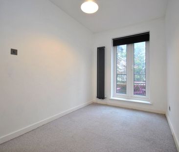 Amblecote Meadows, London, SE12 - Photo 5