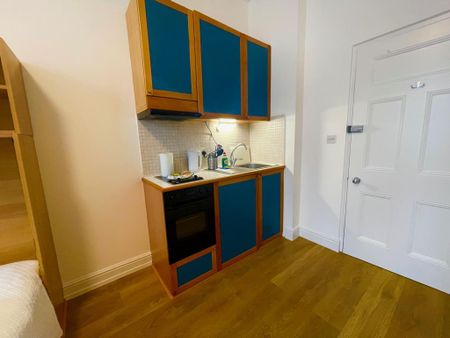 Flat 211 Fulham Palace Road, Fulham W6 9HH - Photo 2