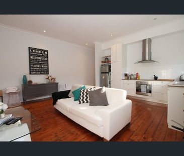 Bronte Beauty - moments to the sand and surf - Photo 1