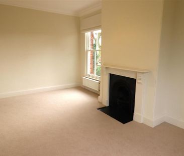 4 bedroom semi-detached house to rent - Photo 3
