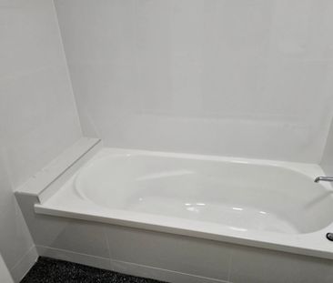 2 Bedrooms Unit for rental in Margate - Photo 4