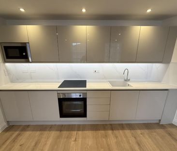 1 bedroom Flat To Let - Photo 2