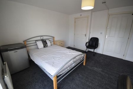 5 bedroom terraced house to rent - Photo 3