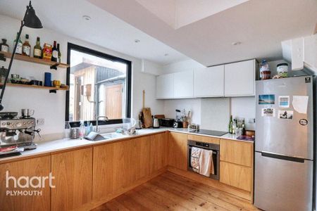 3 bedroom semi-detached house to rent - Photo 5