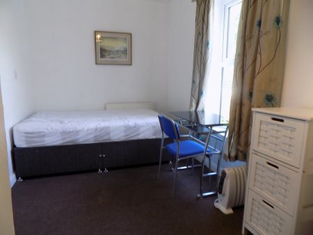 Fron Dirion Terrace, Bangor, Gwynedd,... - Photo 2