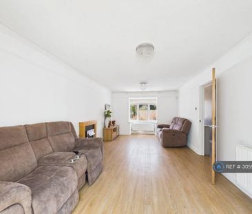 4 bedroom detached house to rent - Photo 1