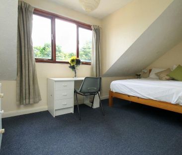 4 bedroom semi-detached house to rent - Photo 2